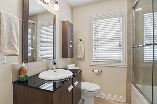 4565 N McVicker Avenue, Chicago, IL 60630