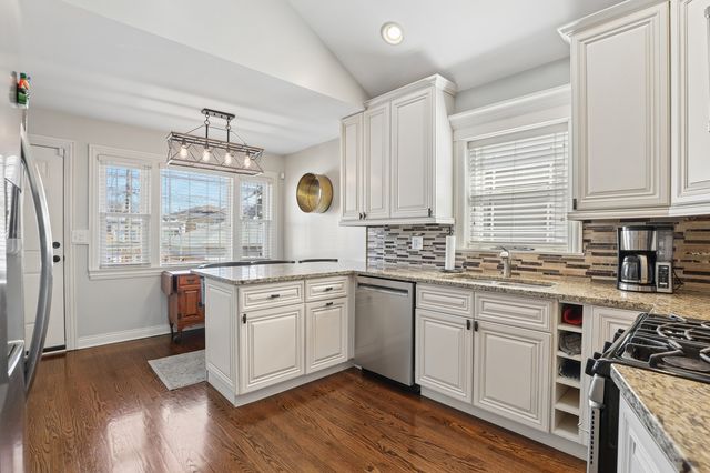 4565 N McVicker Avenue, Chicago, IL 60630