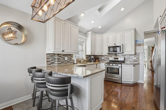 4565 N McVicker Avenue, Chicago, IL 60630