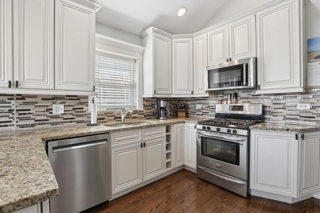 4565 N McVicker Avenue, Chicago, IL 60630