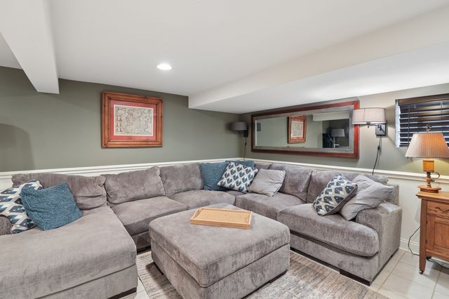 4565 N McVicker Avenue, Chicago, IL 60630