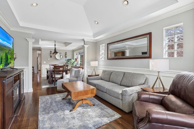 4565 N McVicker Avenue, Chicago, IL 60630