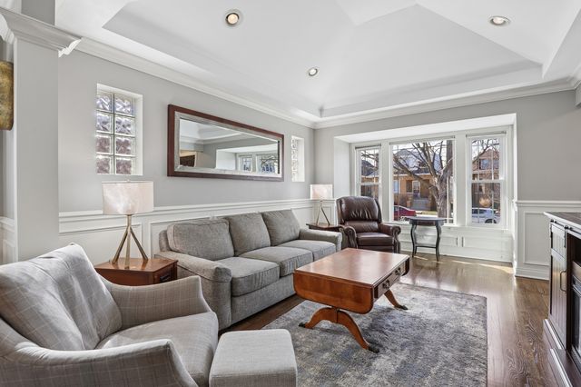 4565 N McVicker Avenue, Chicago, IL 60630