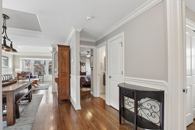 4565 N McVicker Avenue, Chicago, IL 60630