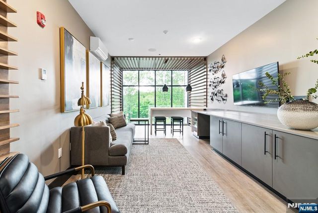 15 W Johnson Avenue 205, Bergenfield, NJ 07621