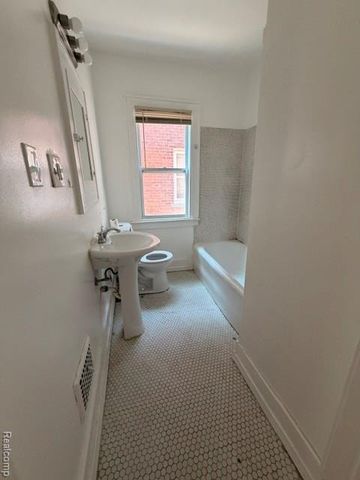 15860 Normandy Street, Detroit, MI 48238