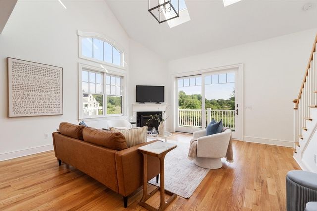 14 Millstone Dr, Sherborn, MA 01770