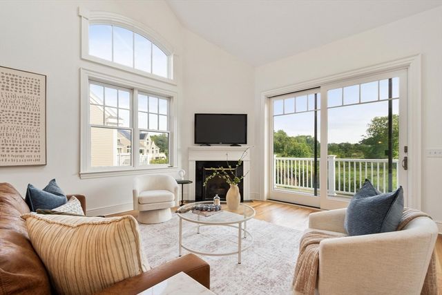 14 Millstone Dr, Sherborn, MA 01770