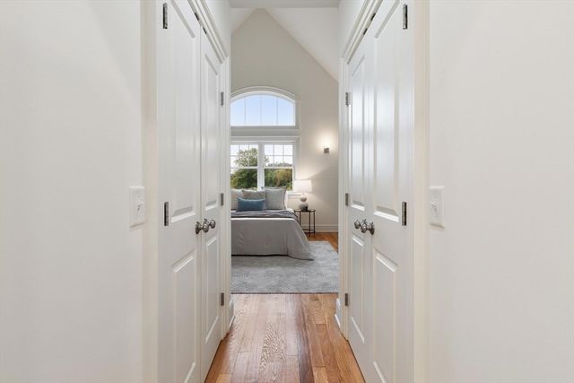 14 Millstone Dr, Sherborn, MA 01770