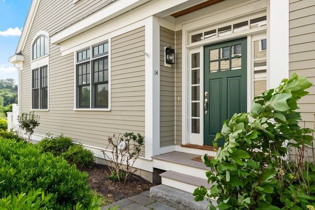 14 Millstone Dr, Sherborn, MA 01770