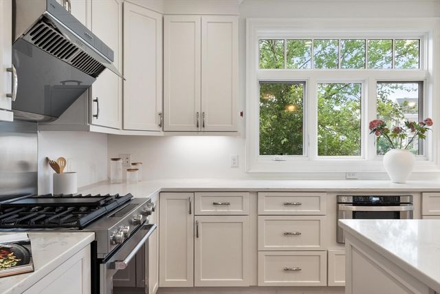 14 Millstone Dr, Sherborn, MA 01770