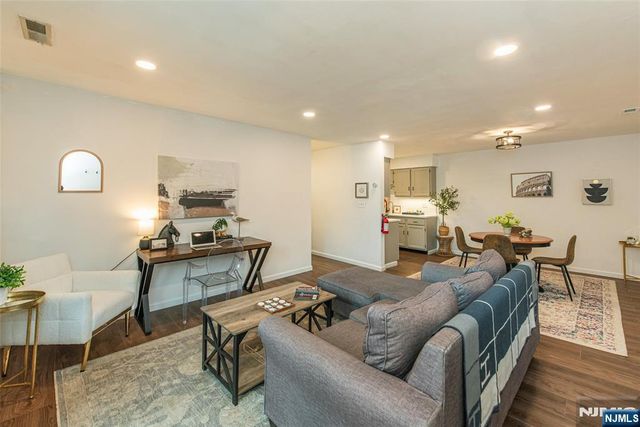 34 John Street 3A, Bloomfield, NJ 07003