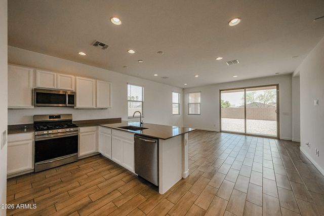 2560 N MORRISON Avenue, Casa Grande, AZ 85122