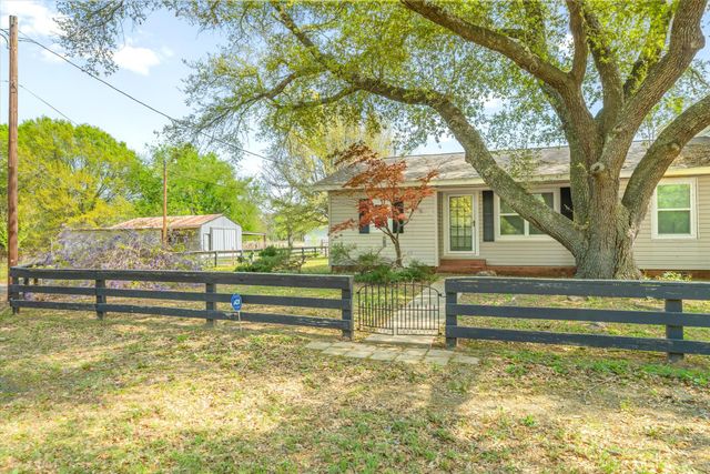 800 VZ County Road 2112, Canton, TX 75103