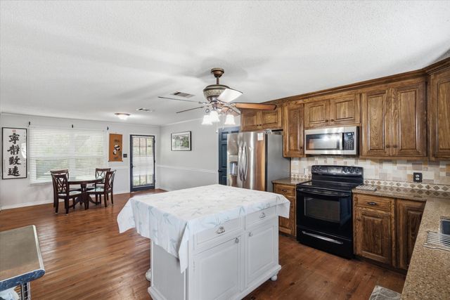 800 VZ County Road 2112, Canton, TX 75103