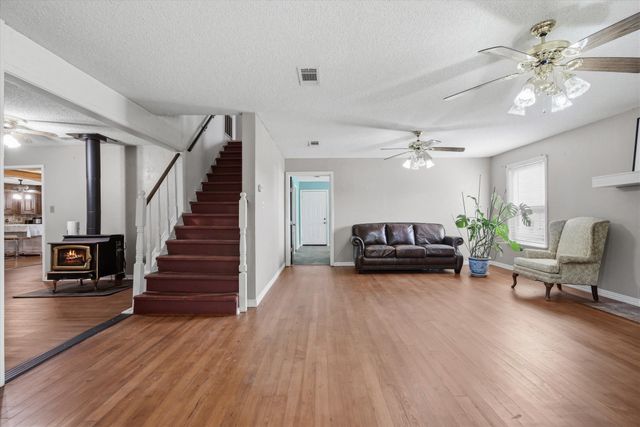 800 VZ County Road 2112, Canton, TX 75103