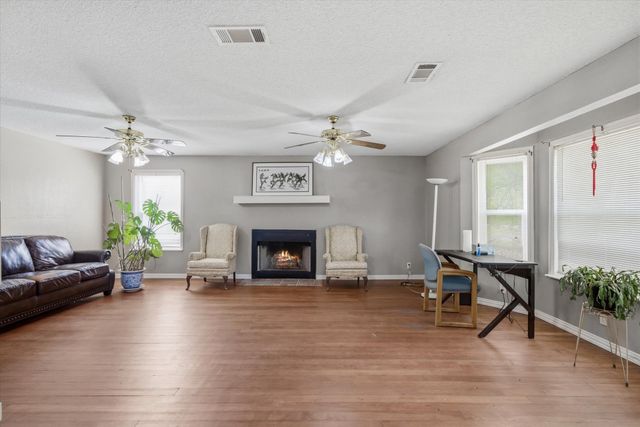 800 VZ County Road 2112, Canton, TX 75103