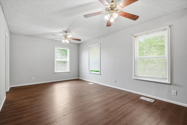 800 VZ County Road 2112, Canton, TX 75103