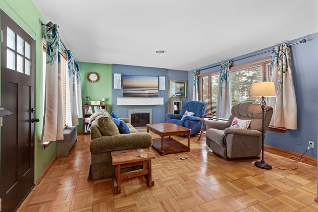 119 S Hill Street, Woodstock, IL 60098