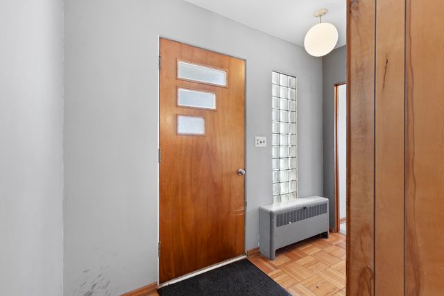 119 S Hill Street, Woodstock, IL 60098