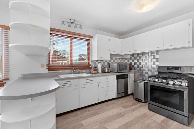 119 S Hill Street, Woodstock, IL 60098