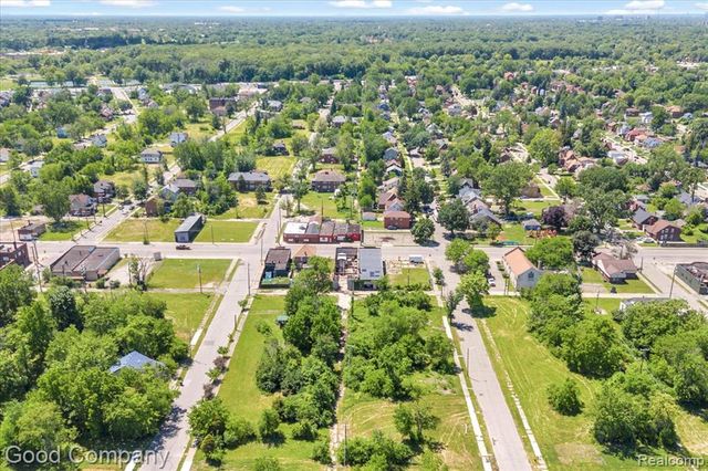 60 E Greendale, Highland Park, MI 48203
