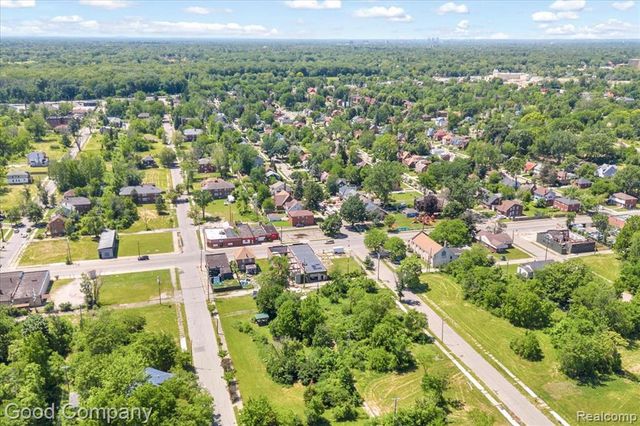 60 E Greendale, Highland Park, MI 48203