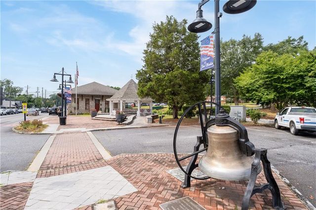 642 Kenilworth Circle, Stone Mountain, GA 30083