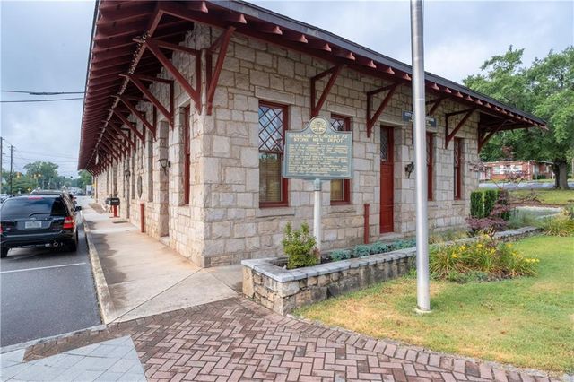 642 Kenilworth Circle, Stone Mountain, GA 30083