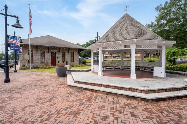 642 Kenilworth Circle, Stone Mountain, GA 30083