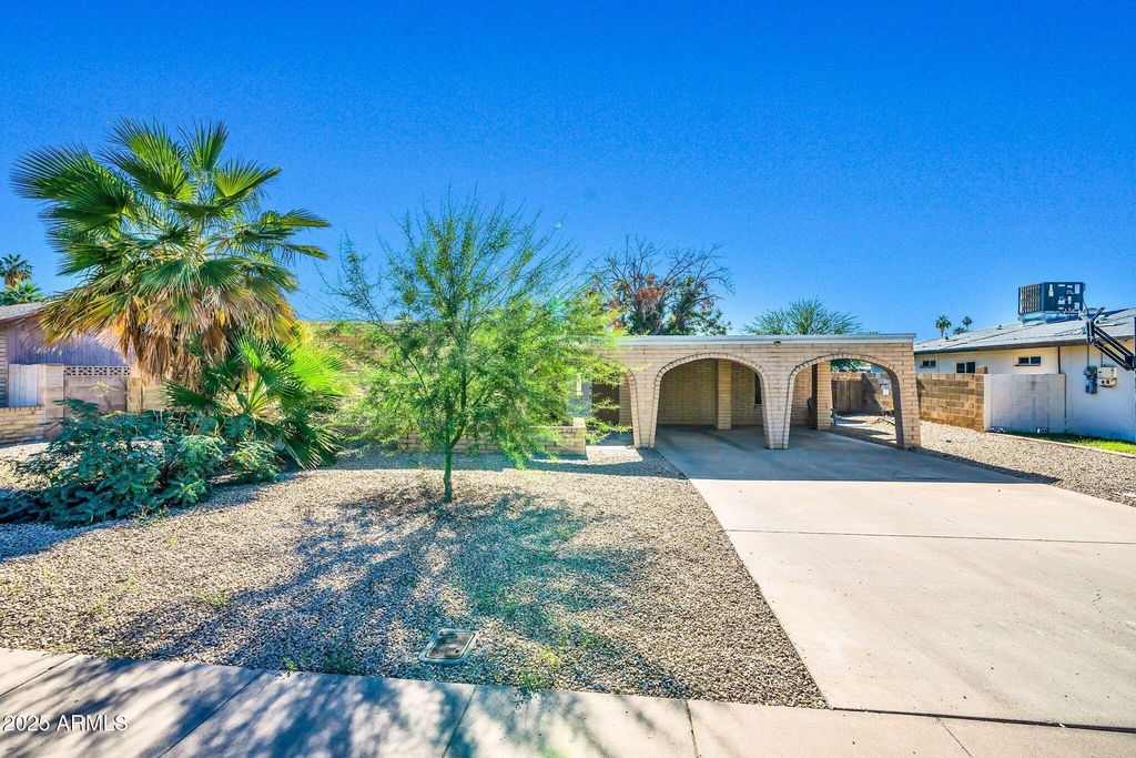 3743 W SAHUARO Drive, Phoenix, AZ 85029