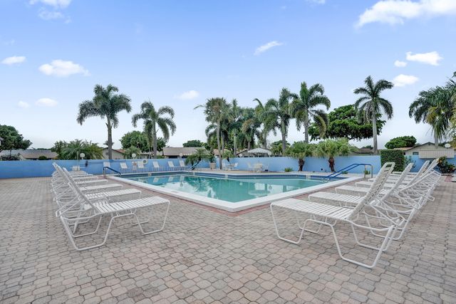 2105 SW 17th Circle, Deerfield Beach, FL 33442