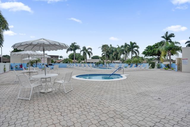 2105 SW 17th Circle, Deerfield Beach, FL 33442
