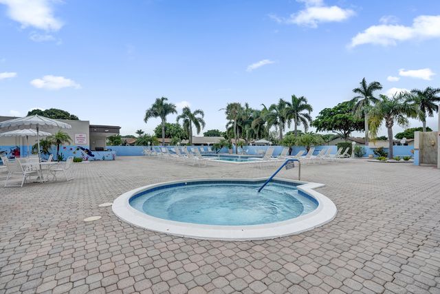 2105 SW 17th Circle, Deerfield Beach, FL 33442