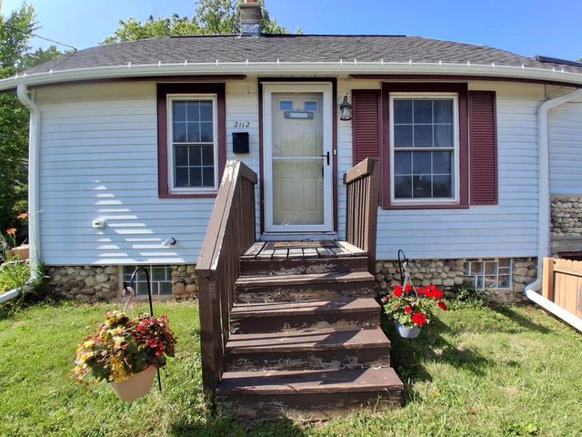 2112 Norton AVENUE, Waukesha, WI 53188