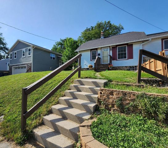 2112 Norton AVENUE, Waukesha, WI 53188
