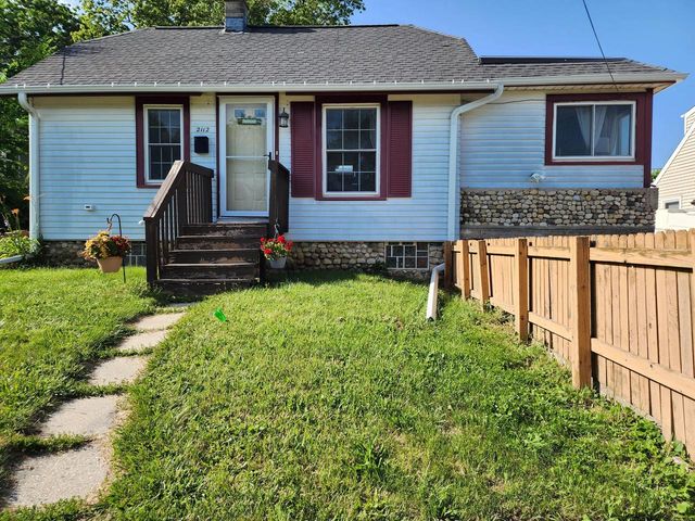 2112 Norton AVENUE, Waukesha, WI 53188