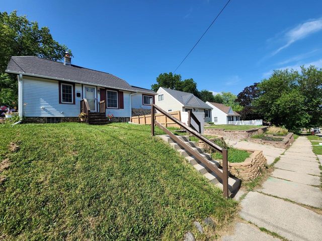 2112 Norton AVENUE, Waukesha, WI 53188