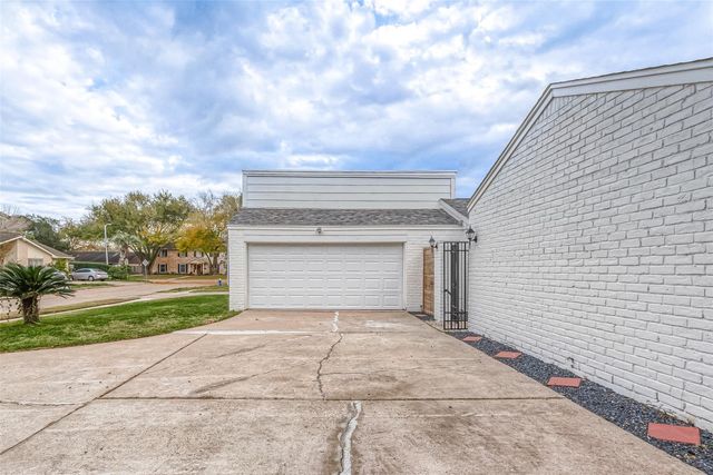 6107 Sanford Road, Houston, TX 77096