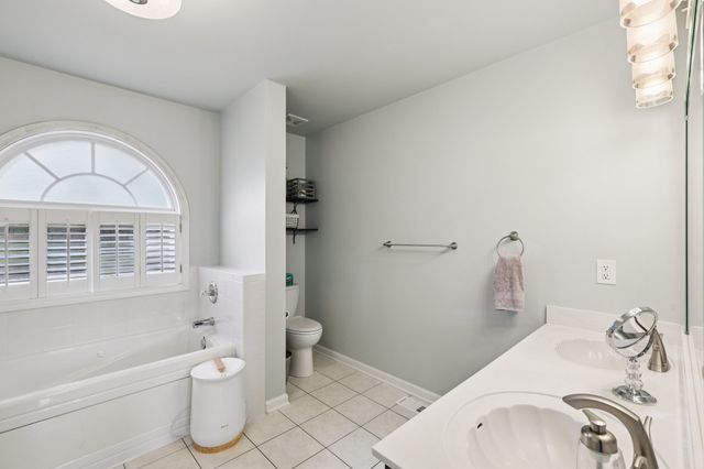 5048 Riverview Dr, Pegram, TN 37143