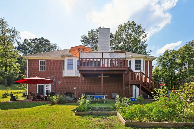 5048 Riverview Dr, Pegram, TN 37143