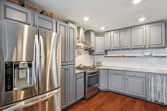 5048 Riverview Dr, Pegram, TN 37143