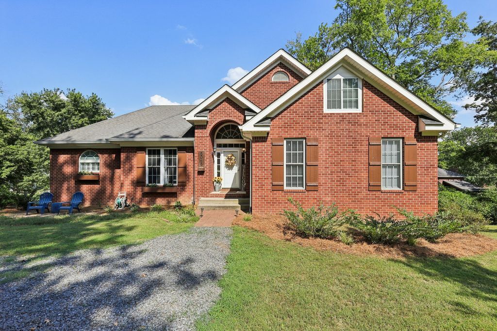 5048 Riverview Dr, Pegram, TN 37143
