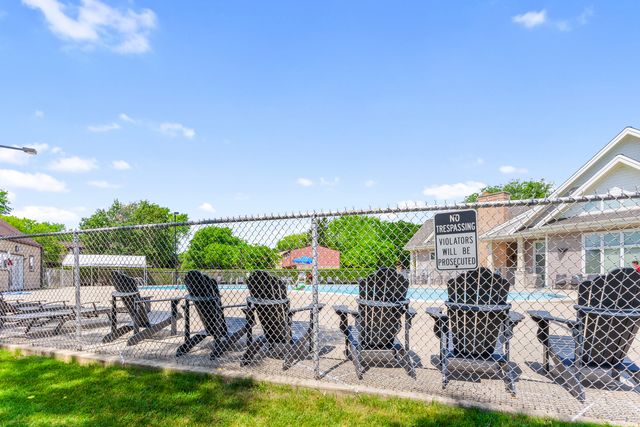 496 Navajo Trail S 496, Wheeling, IL 60090