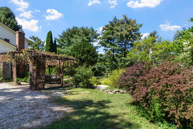 4960 Lakeview Drive, Powell, OH 43065
