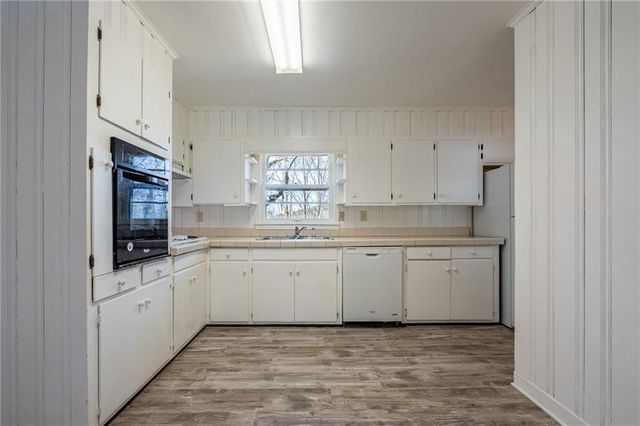 33 Summit Drive, Lindale, GA 30147