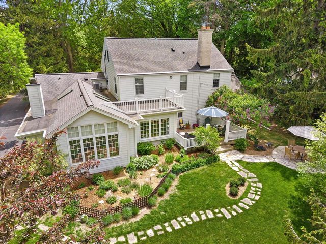 9373 N Lake DRIVE, Bayside, WI 53217