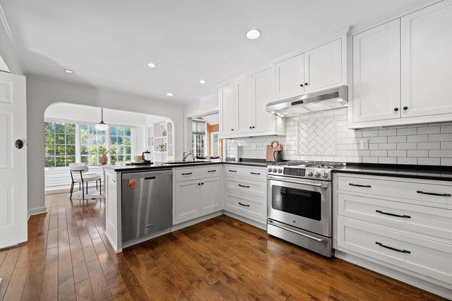 9373 N Lake DRIVE, Bayside, WI 53217