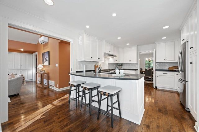 9373 N Lake DRIVE, Bayside, WI 53217