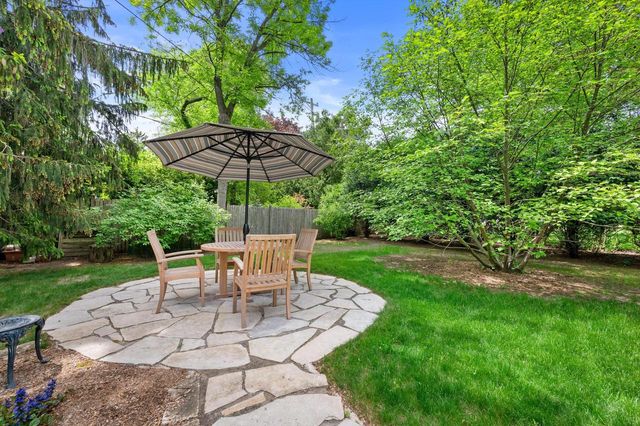 9373 N Lake DRIVE, Bayside, WI 53217